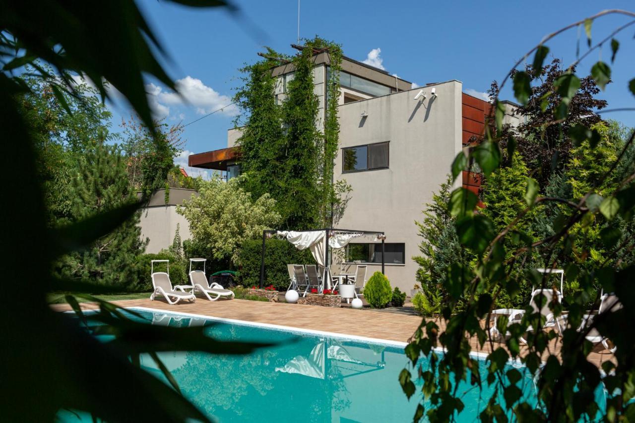 Kubiq Residence Giarmata Exterior photo