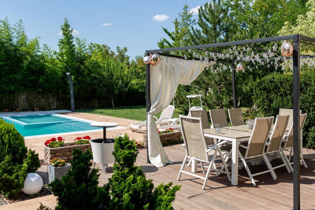Kubiq Residence Giarmata Exterior photo