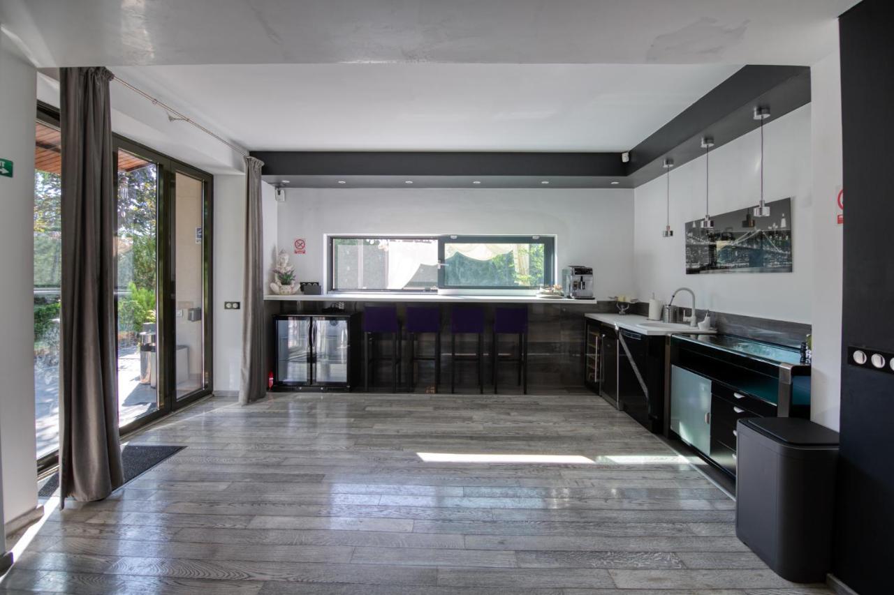 Kubiq Residence Giarmata Exterior photo